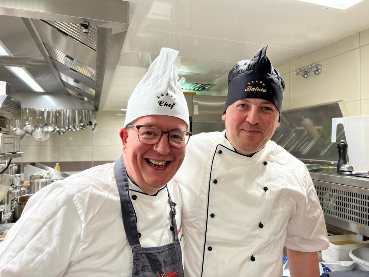 Hotel Zum Anker-Thulls Restaurant Neumagen-Dhron Eksteriør billede