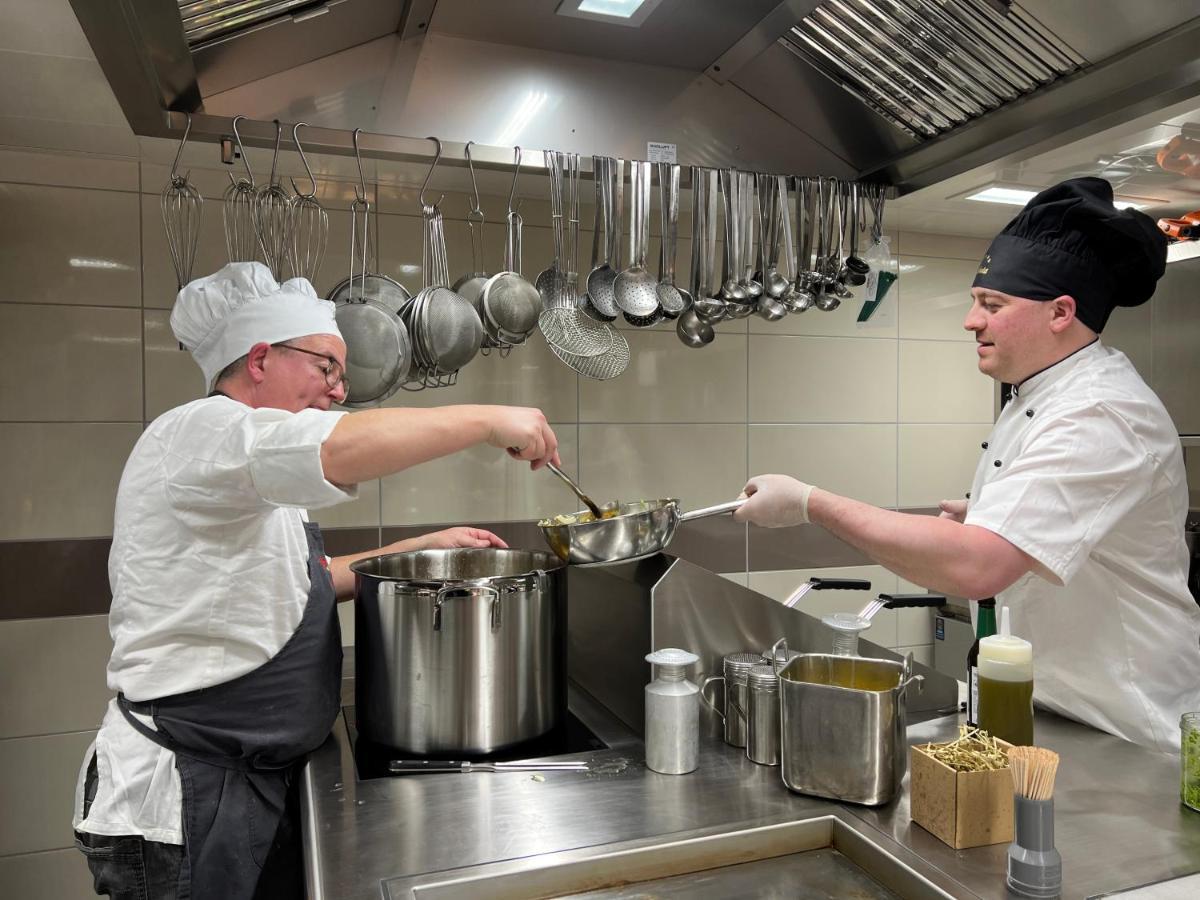 Hotel Zum Anker-Thulls Restaurant Neumagen-Dhron Eksteriør billede