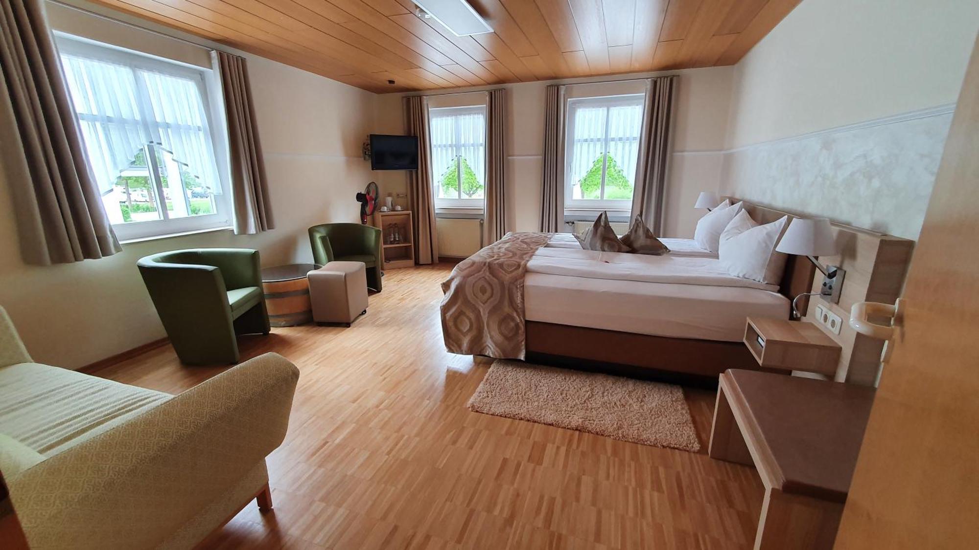 Hotel Zum Anker-Thulls Restaurant Neumagen-Dhron Eksteriør billede